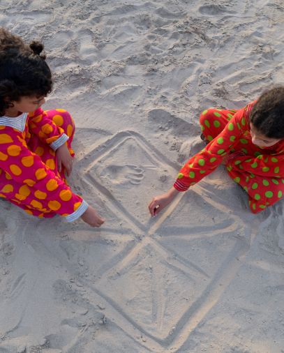 لعبة "هذا بيت منو"